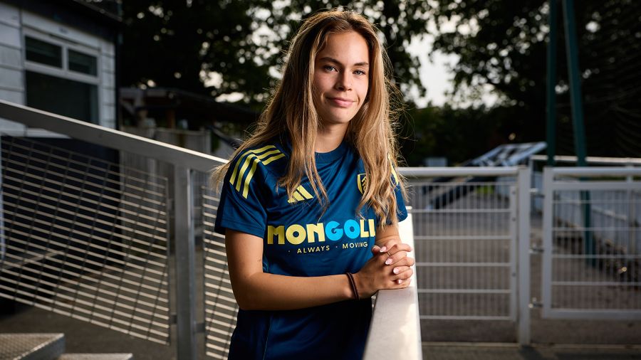 富勒姆女足签下左后卫伊兹·米尔恩