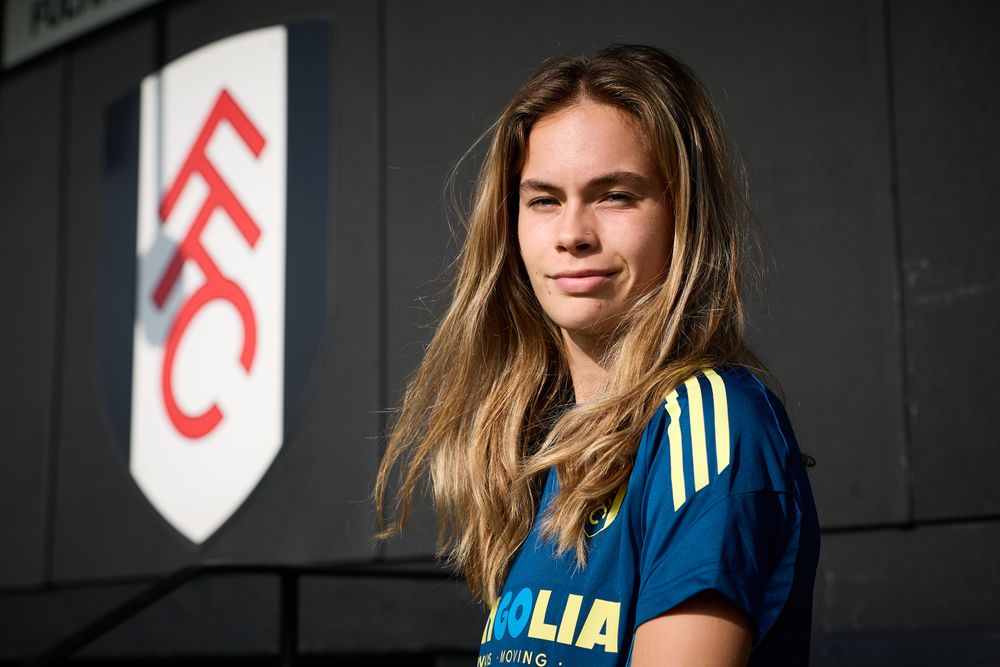 Izzy Milne signs for Fulham