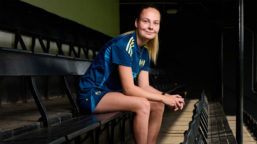 富勒姆女足签下左后卫伊兹·米尔恩