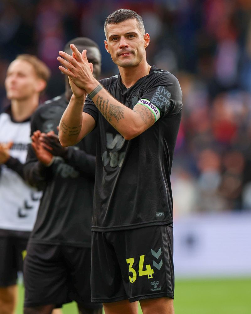 Granit Xhaka applauds the Sunderland fans