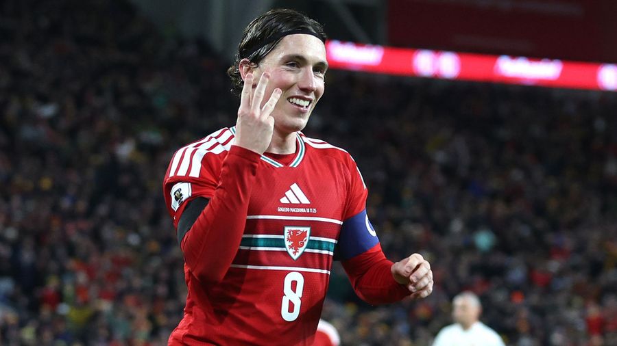 国际赛战报：队长威尔逊戴帽创历史